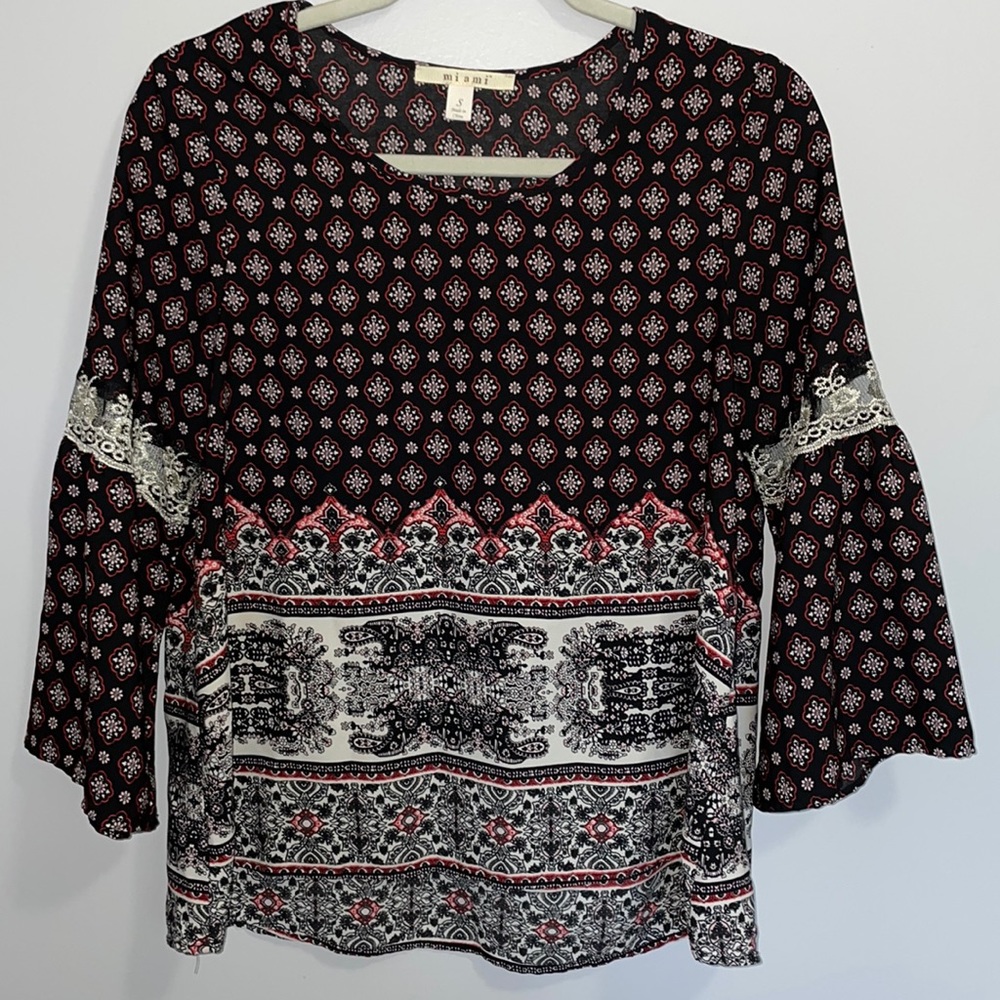 Miami by Francesca’s Beautiful Blouse !! 🌺